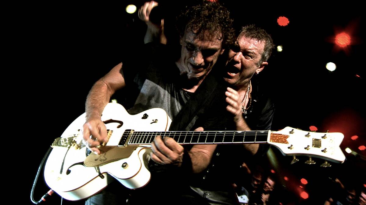 Ian Moss and Jimmy Barnes ripping it up in a Cold Chisel gig.