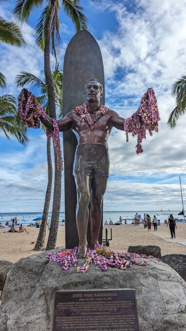 A bronze statue of Hawaiian surfing legend Duke Kahanamoku in Waikiki.