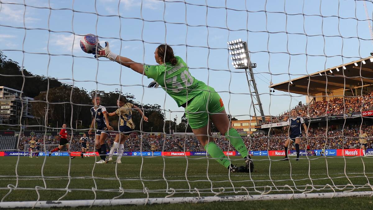 Jets striker Melina Ayres heads the ball past Mariners keeper Courtney Newbon for the match-winner. Picture by Scott Gardiner, Getty Images