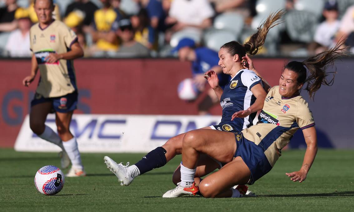 Alexandra Huynh of the Jets competes for the ball with Bianca Galic in the Jets' 1-0 win at Industree Group Stadium on Saturday. Picture by Scott Gardiner 