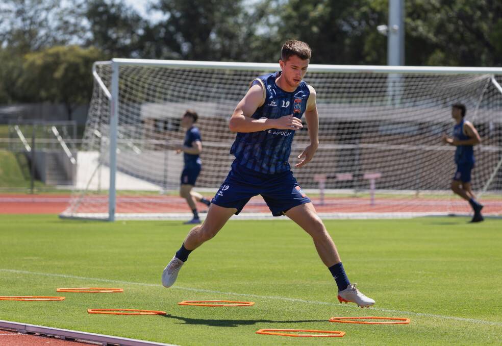 Newcastle Jets midfielder Callum Timmins in action at training. Picture by Marina Neil
