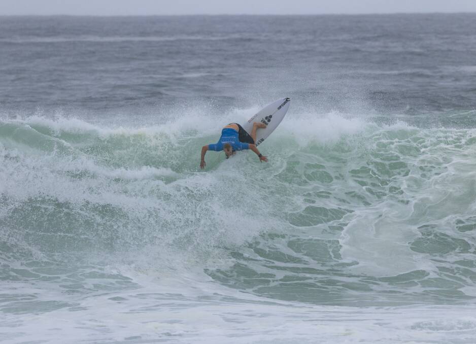 Jackson Baker battles the washing machine conditions at the Saquarema Pro on Friday (AEDT). Picture by Daniel Smorigo, WSL