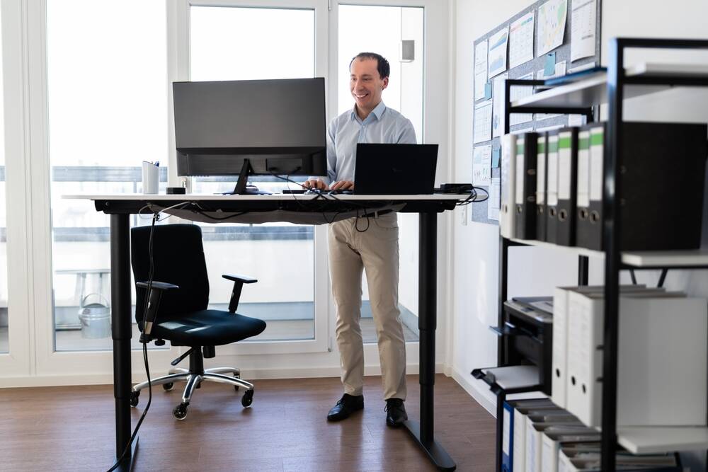 Here we uncover the best practices on how long you should stand at a sit-stand desk. Picture Shutterstock
