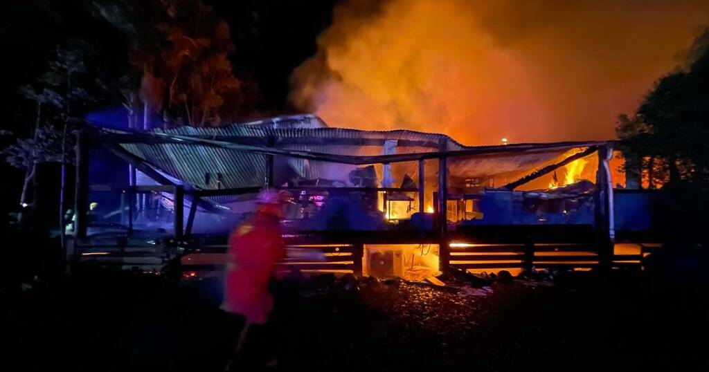 50 firefighters fight massive fires at Pokolbin’s Tamberlane Organic Wines.newcastle herald