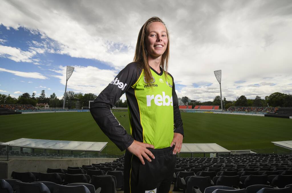 Newcastle's Sam Bates will play her 100th WBBL game for the Sydney Thunder in Canberra on Tuesday. Picture by Sitthixay Ditthavong