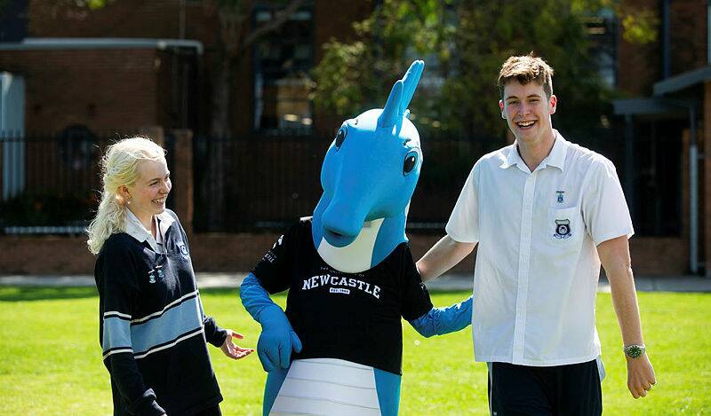 Merewether High School captains Amy De Malmanche, UoN mascot Hunter and Sam Bloomfield. Picture by Jonathan Carroll 