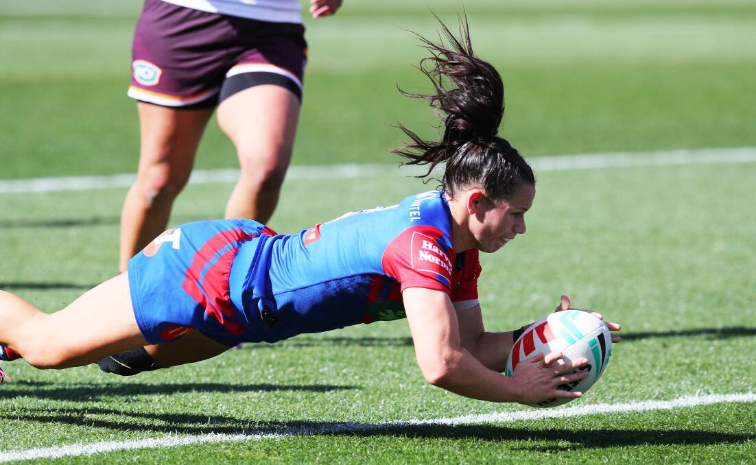 Newcastle Knights centre Shanice Parker scores a try this season. Picture by Peter Lorimer