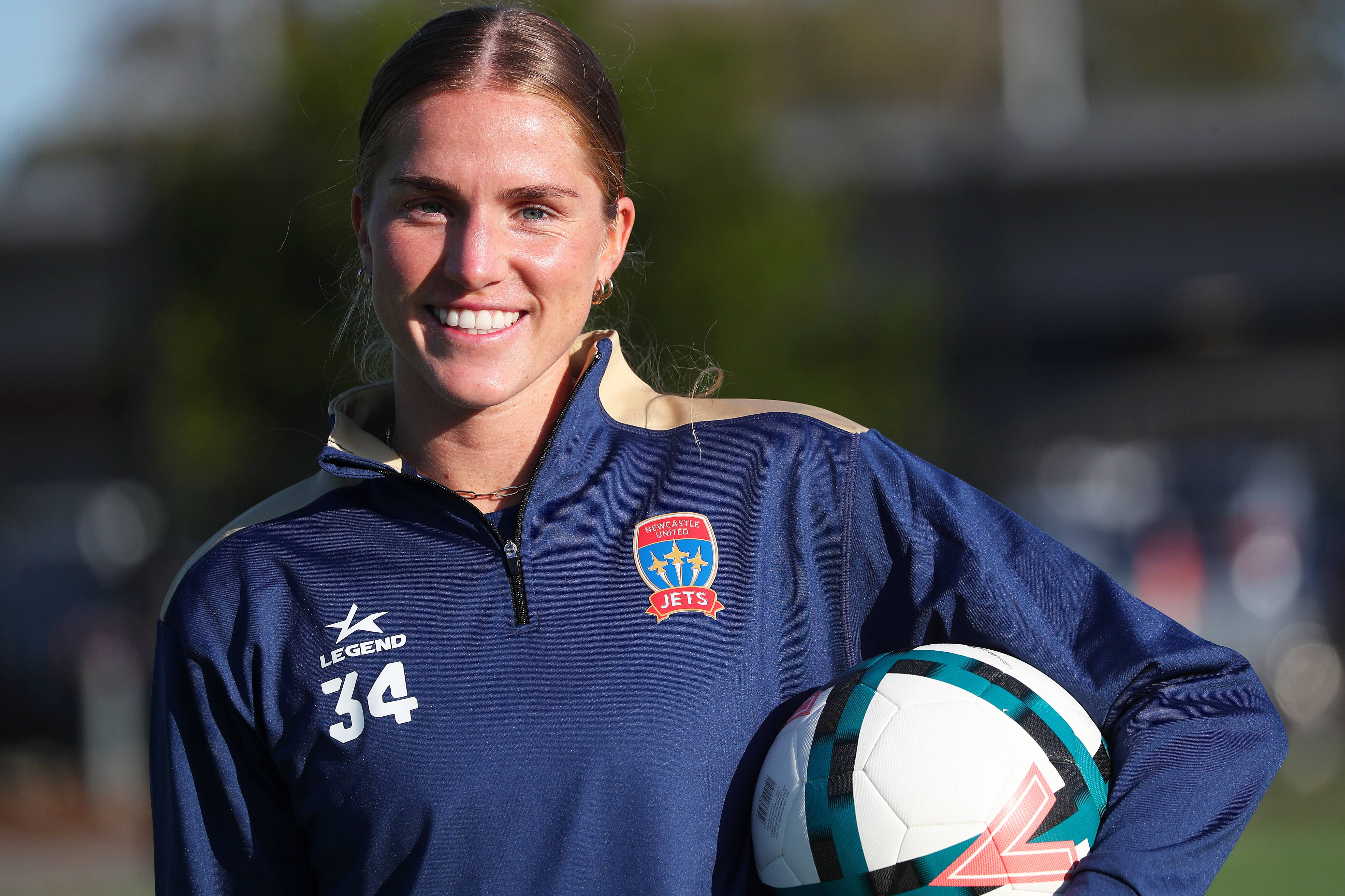 Jets defender Maggie Shaw to play in same number as dad: A-League