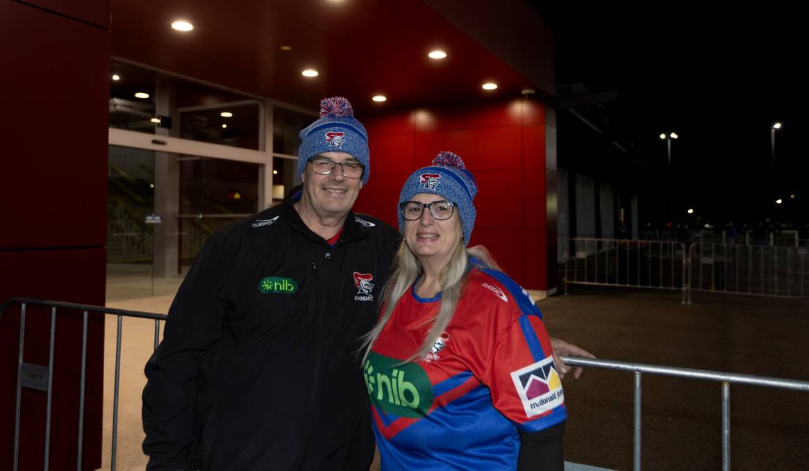First in line at the barricades, diehard fans Janelle Farrow and Greg Kay from the Central Coast. Picture by Jonathan Carroll