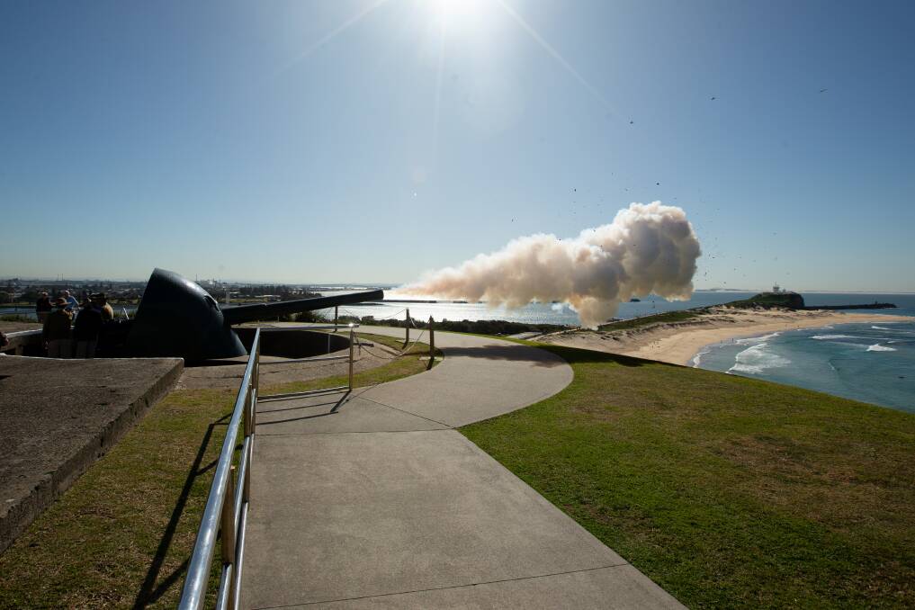 Firing the Mark VII guns at Fort Scratchley.