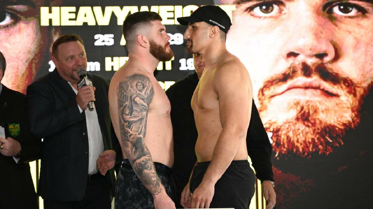 Troy Pilcher (L) and Justis Huni (R) come face to face during their weigh-in. (Darren England/AAP PHOTOS)