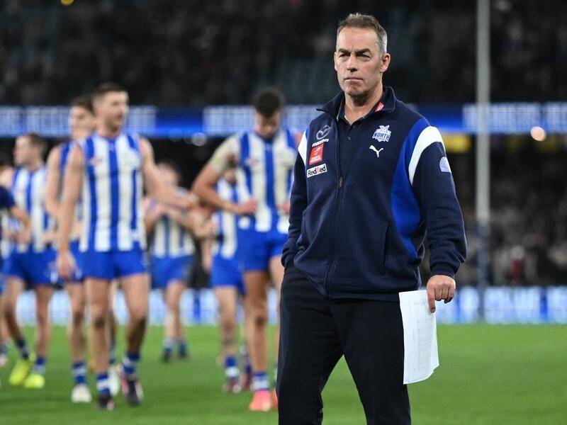 Kangaroos coach Alastair Clarkson has leapt to the defence of under-pressure AFL umpires. (Joel Carrett/AAP PHOTOS)
