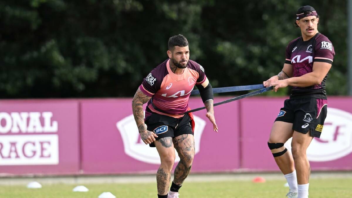 Adam Reynolds (L) and Kotoni Staggs (R) working hard during a training session in Brisbane. (Darren England/AAP PHOTOS)