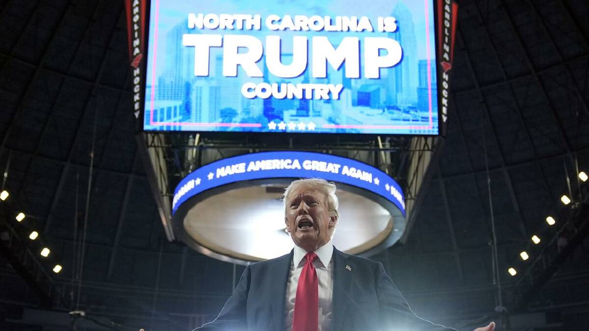 Republican presidential candidate Donald Trump arrives for a campaign in Charlotte, North Carolina. (AP PHOTO)