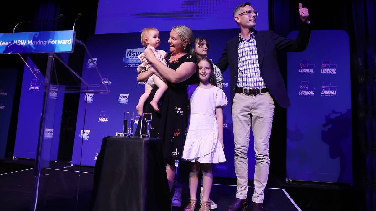 Dominic Perrottet with his family during a campaign rally for the 2023 state election. (Jane Dempster/AAP PHOTOS)