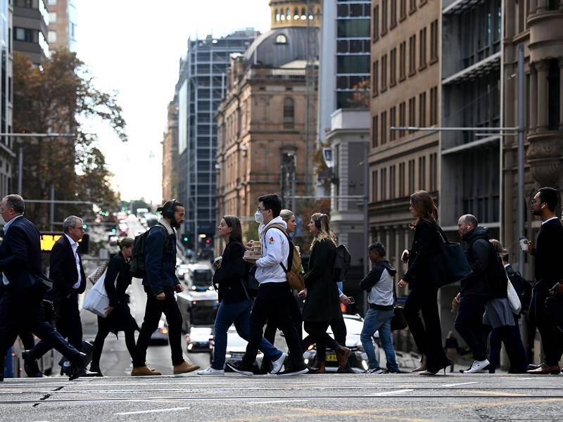 Australia's jobless figure remains low despite rising interest rates and prices hitting consumers. (Bianca De Marchi/AAP PHOTOS)