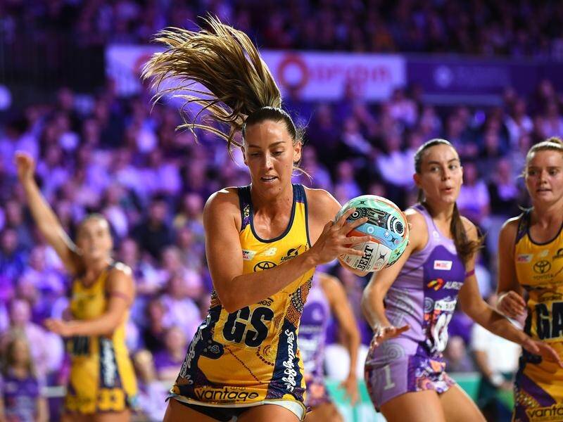 Cara Koenen (centre) was one of the key players in the Lightning's easy win over the Firebirds. (Jono Searle/AAP PHOTOS)
