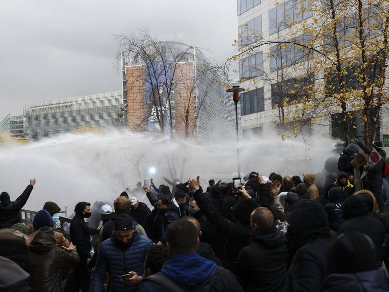 Police and thousands of anti-lockdown protesters have clashed on the streets of Belgium.