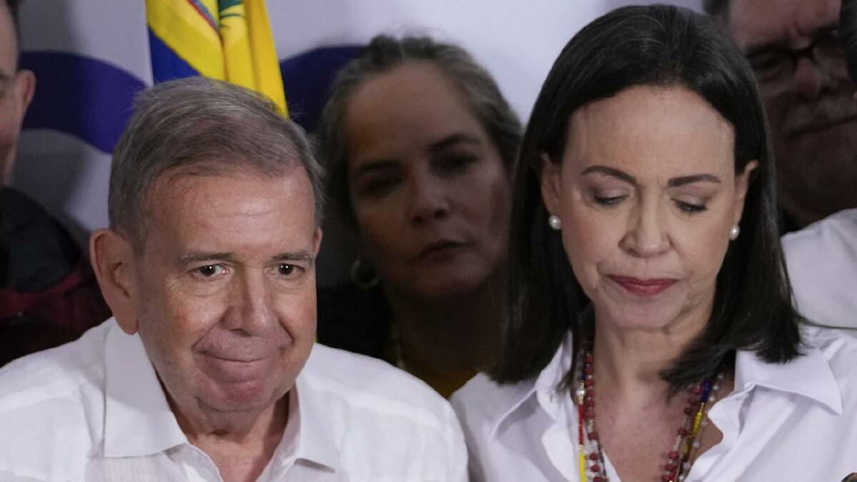 Opposition Leader Maria Corina Machado (right) says Edmundo Gonzalez (left) won Venezuela's election (AP PHOTO)