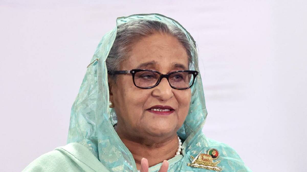 Prime Minister Sheikh Hasina's government offered to talk with the protesters but they refused. (EPA PHOTO)