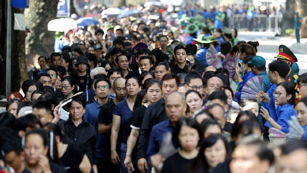 Thousands lined up to pay respects to Communist leader Nguyen Phu Trong. (AP PHOTO)