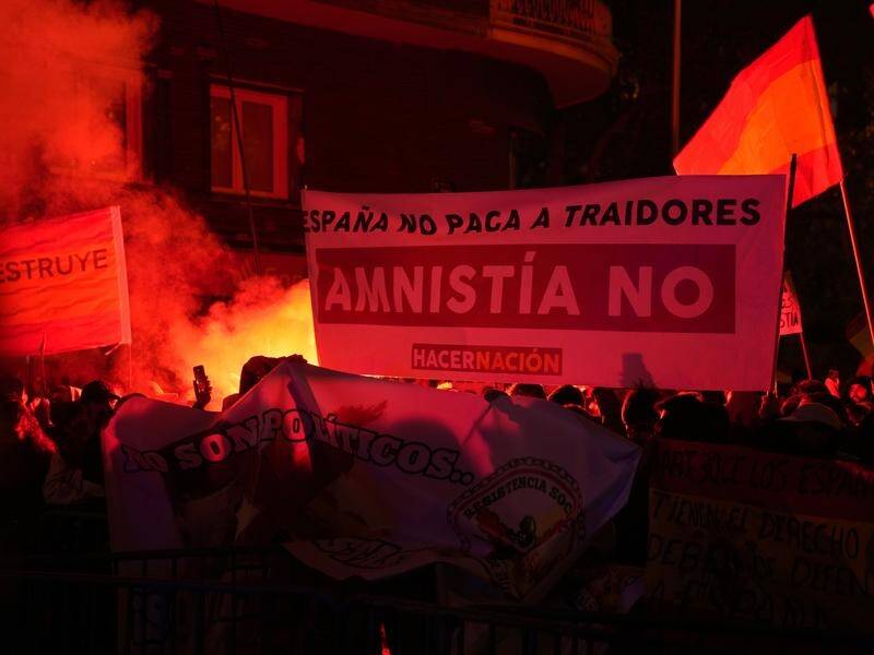 About 7000 people protested outside the national headquarters of Spain's ruling Socialist Party. (AP PHOTO)