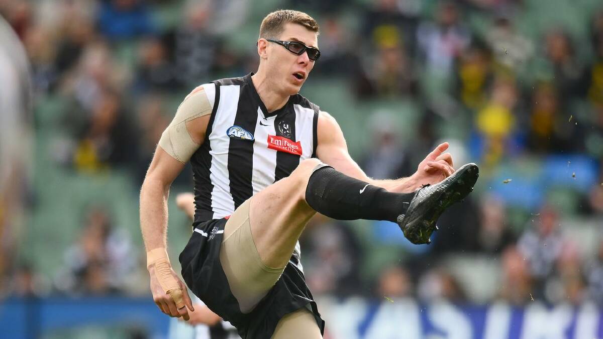Mason Cox had a strong game in the ruck in his first AFL game back from long-term injury. (Morgan Hancock/AAP PHOTOS)