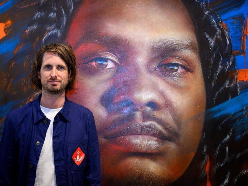 Matt Adnate's portrait of Yolngu rapper Danzal Baker has won the Archibald Packing Room Prize. (Bianca De Marchi/AAP PHOTOS)