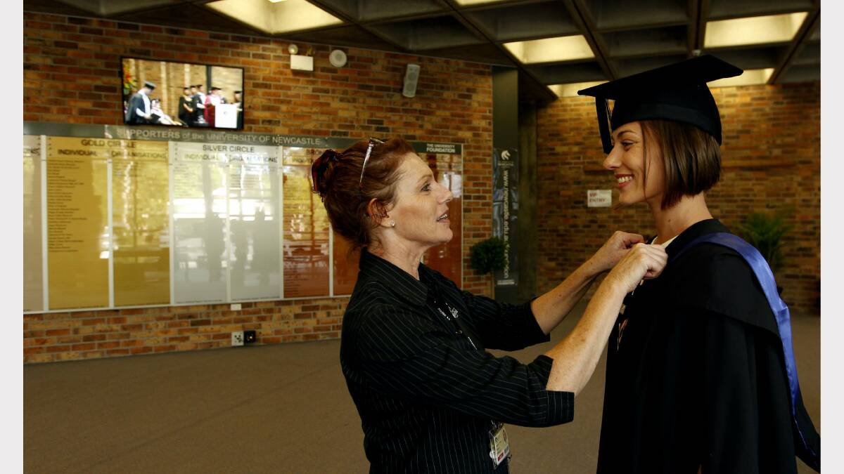 Shirene Donnelly assists dressing Graduate Nadia Zakrzewski. Picture by SIMONE DE PEAK