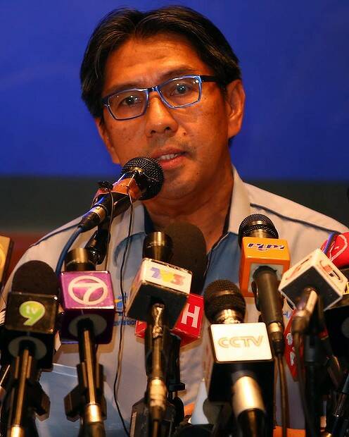 Dato'Azharuddin Abdul Rahman, Director General of DCA, briefs the media that Malaysia Airlines fight MH370 is still missing. Photo: Getty Images