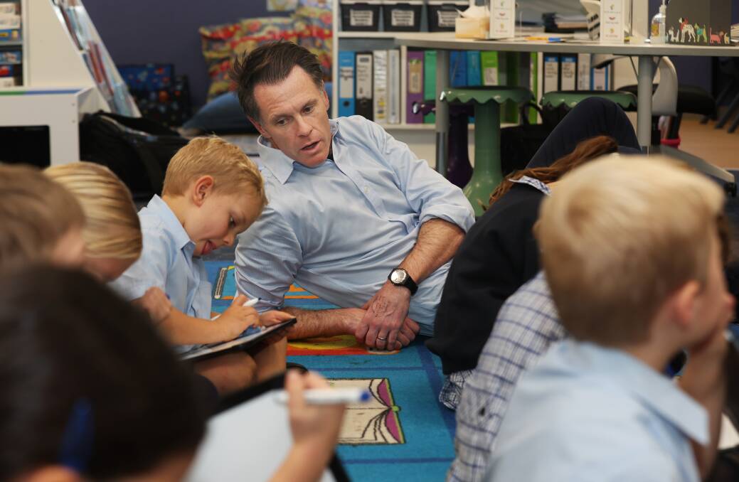 NSW premier Chris Minns watching an explicit teaching lesson at Charlestown South Public School earlier this year. Picture by Simone De Peak