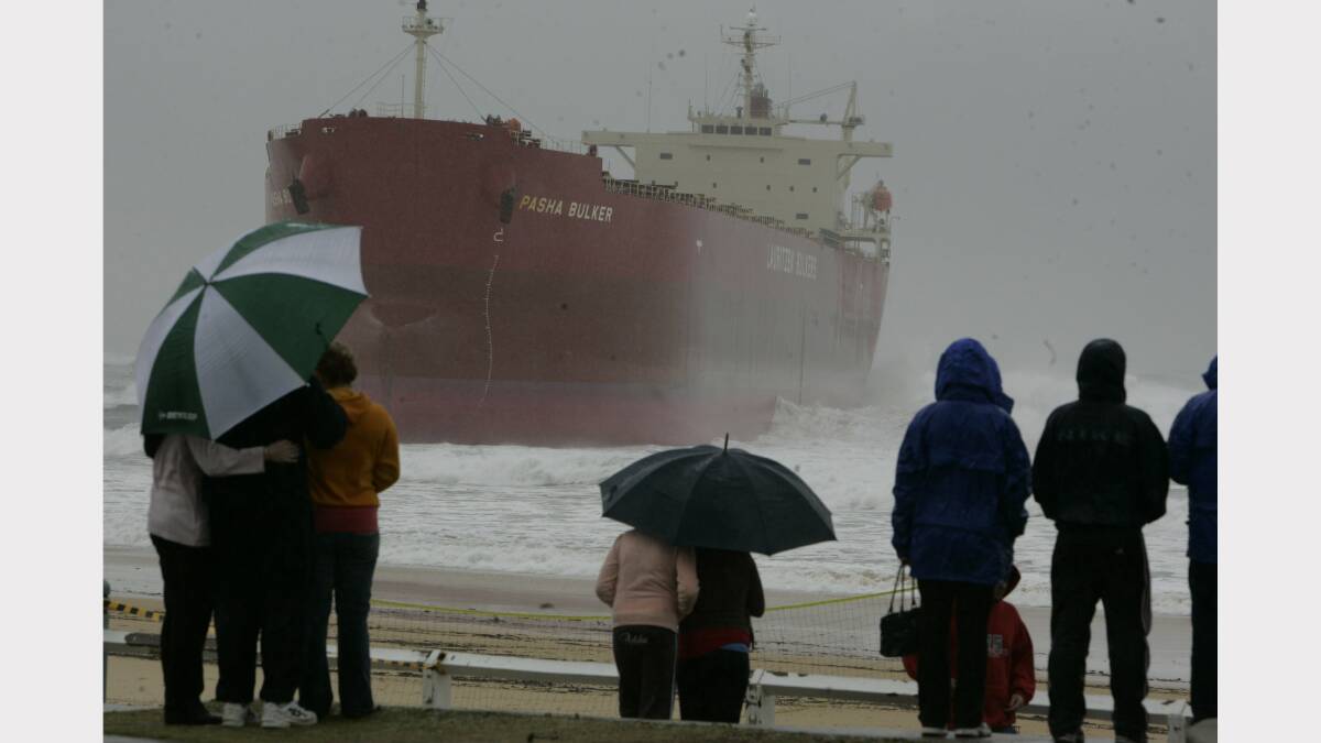 Spectators brave the elements to have a look at the beached Pasha Bulker on Nobbys Beach on Saturday Morning 9th June 2007 Credit: PETER STOOP 
