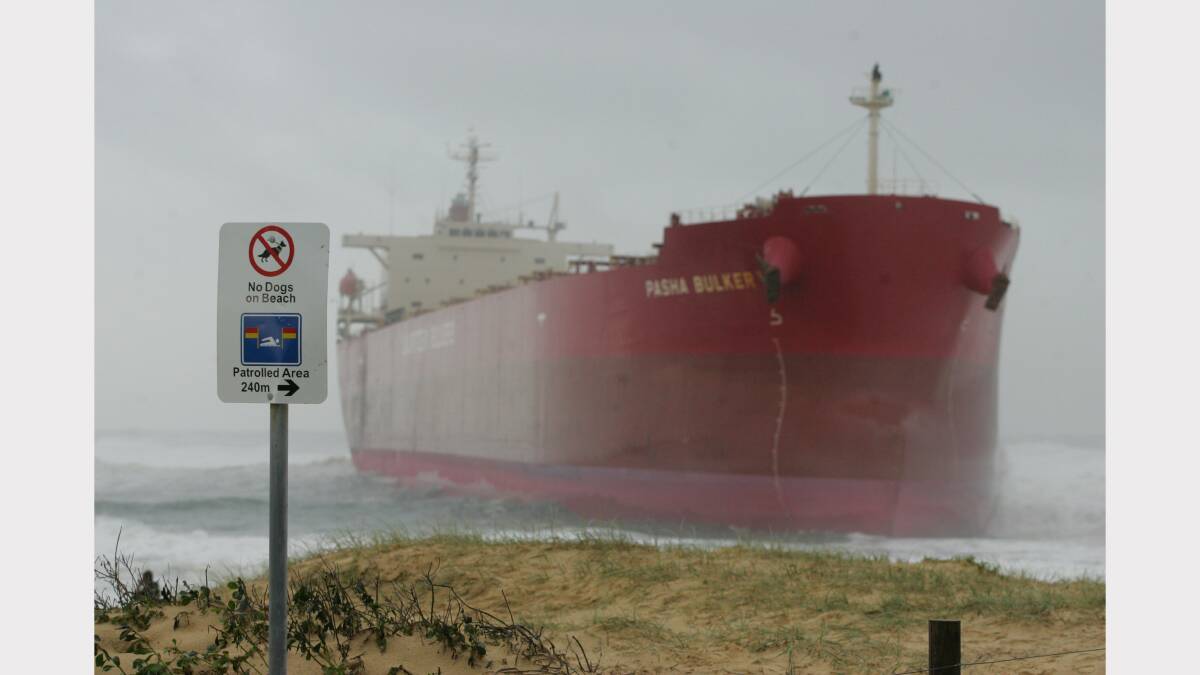  Cargo Ship Pasha Bulker grounded at Nobbys Beach Newcastle Friday 8th June 2007 Credit: STEFAN MOORE 